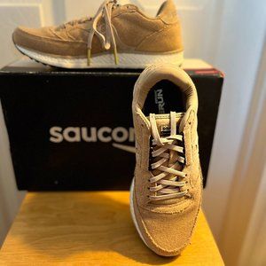 Saucony Tan Suede Freedom Runner Women's Sneaker Size 8.5